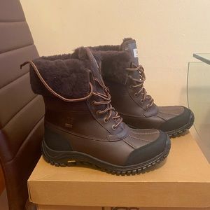 Women’s UGG boots in size 8.5 in brown